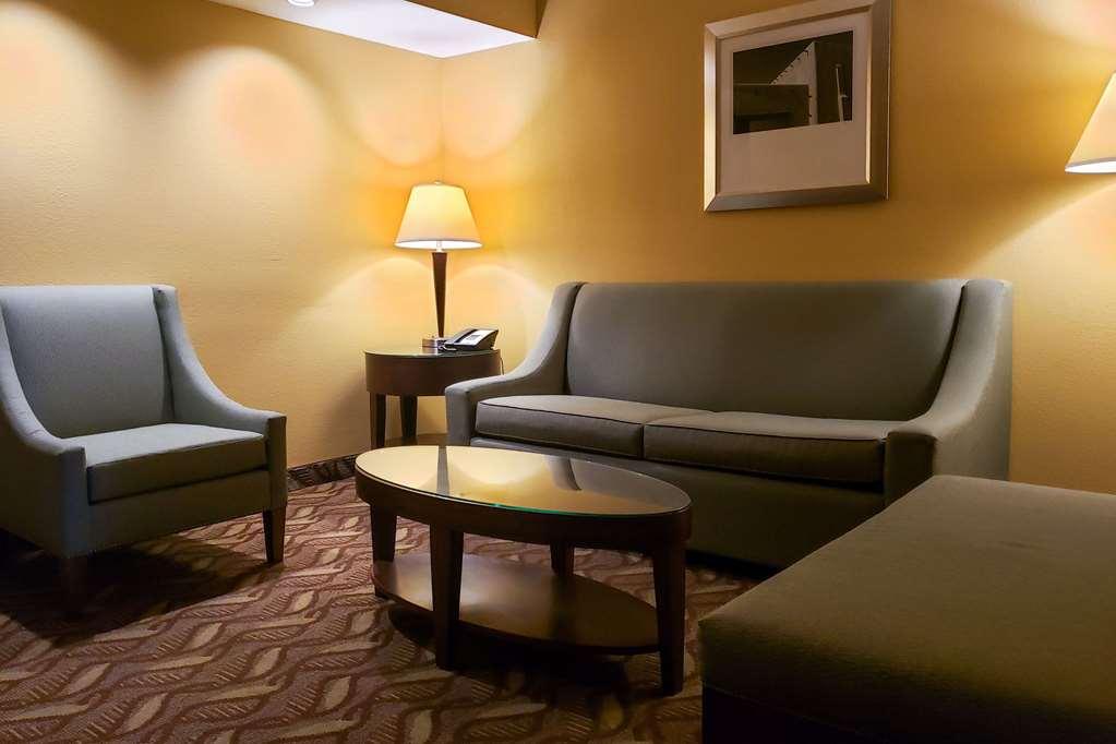 Clarion Inn & Suites Roswell Room photo